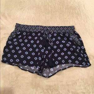 Soft linen shorts 3 in.